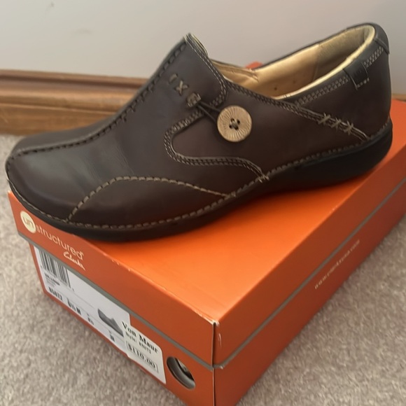 Clarks Brown Un Loop Slip on Loafers/Clogs - Picture 8 of 8